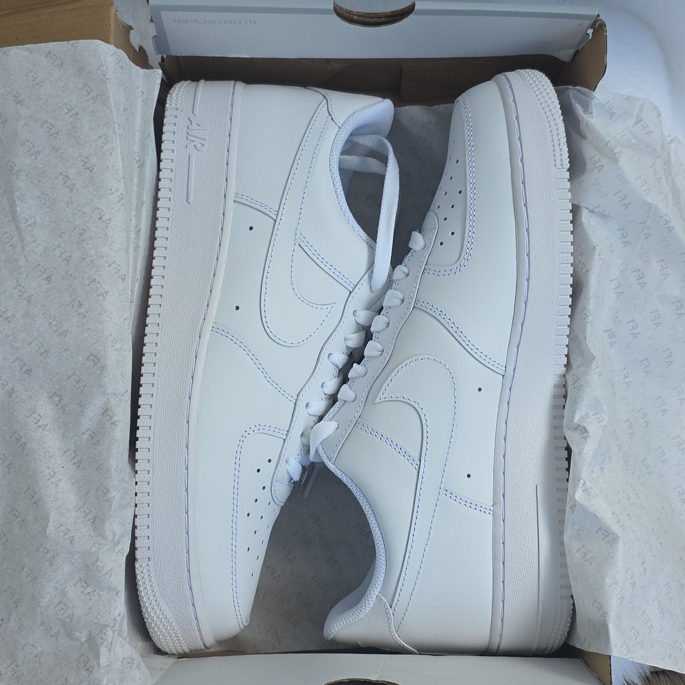 New In Box Mens White Nike Air Force 1 '07 Size 11.5 Leather Sneaker Shoe